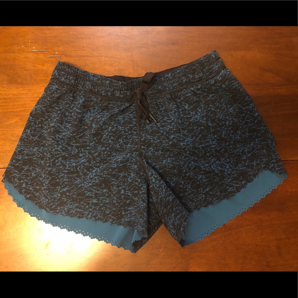 Lululemon Athletica Shorts Size 2 Blue and Black